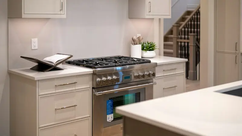 How Many CFM a Range Hood Needs for a Gas Stove